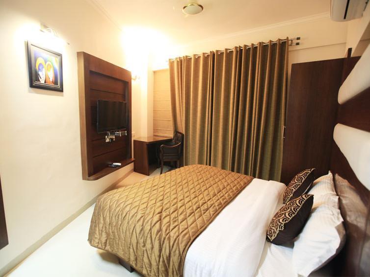 Neo Classic Hotel Chandīgarh Esterno foto